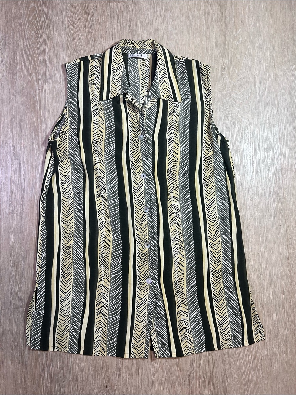 Vintage Bonita Sleeveless Button-Front Women’s Summer Stripe Patterned Chic Top